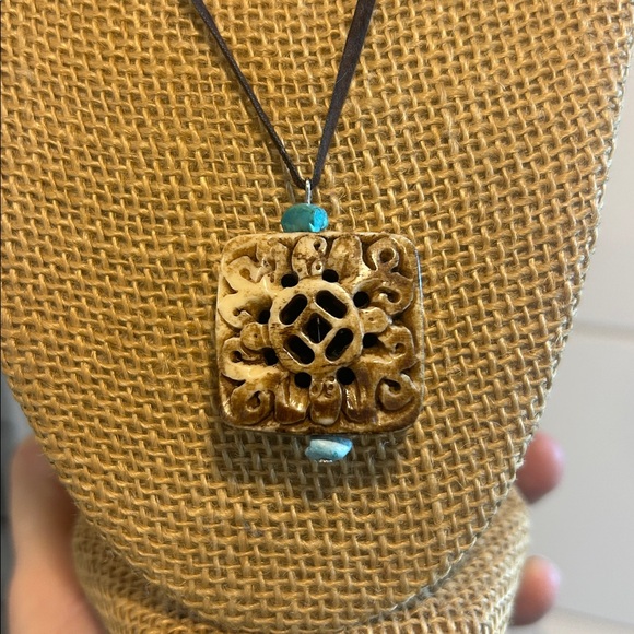 Artisan Carved Bone Pendant vintage Necklace - Picture 6 of 16